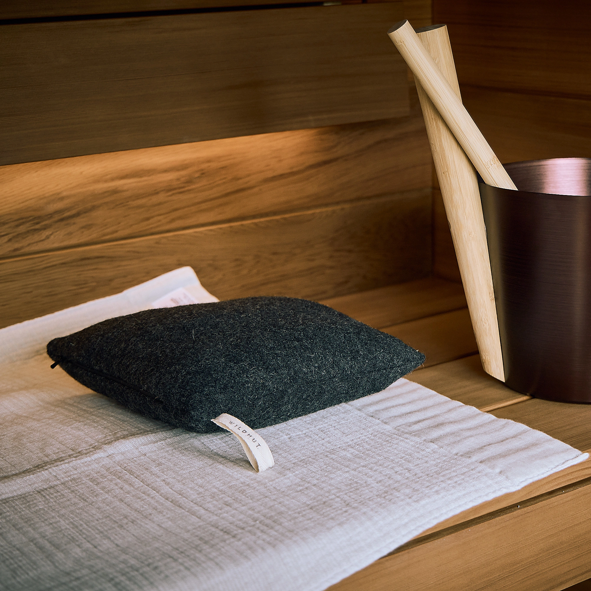 SQUARE CUSHION